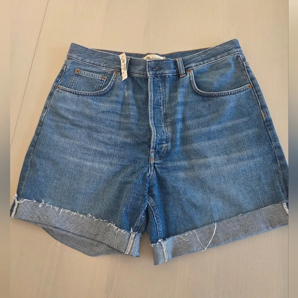 Madewell Women's Long Baggy Cuffed Jean Shorts in Mifflin Wash Sz 30